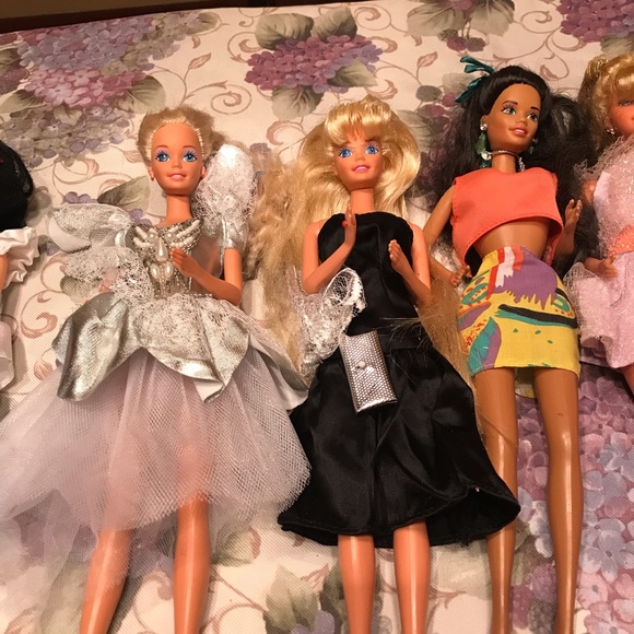 GROUP OF SEVEN BARBIE’S 1990s (WILL SELL SEPARATELY ) or bundled. - Picture 6 of 16